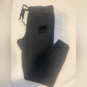 Roots black heathered sweatpants size xs 27$